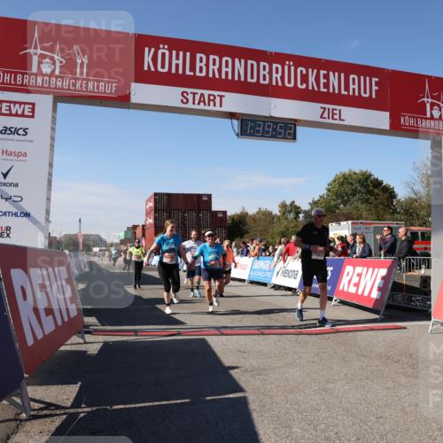 03.10.2025 - Köhlbrandbrückenlauf Lena Gebhardt http://msf.ph/oto/9075569 03.10.2025 13:39:52 Ziel 5264, 5484, 5487, 5508, 5565, 5566, 6399, 6400, 6401, 6403 meine-sportfotos.de