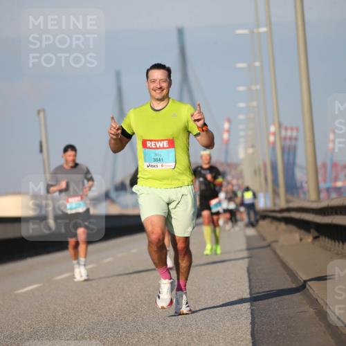 03.10.2025 - Köhlbrandbrückenlauf Jannik Wohlers http://msf.ph/oto/9075576 03.10.2025 09:41:57 Position 3 3841 meine-sportfotos.de