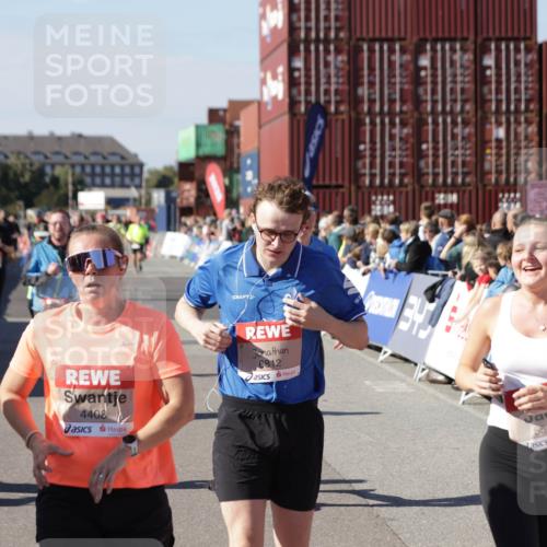 03.10.2025 - Köhlbrandbrückenlauf Jannik Wohlers http://msf.ph/oto/9075579 03.10.2025 13:16:31 Ziel 4036, 4144, 4146, 4314, 4317, 4408, 4414, 4586, 4952, 5104, 5498, 5570, 5630, 5694, 5815, 5983, 6208, 6353, 6377, 6761, 6771, 6812 meine-sportfotos.de