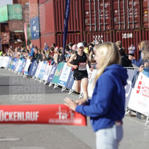 03.10.2025 - Köhlbrandbrückenlauf Jannik Wohlers http://msf.ph/oto/9075581 03.10.2025 12:46:41 Ziel 4027, 4033 meine-sportfotos.de