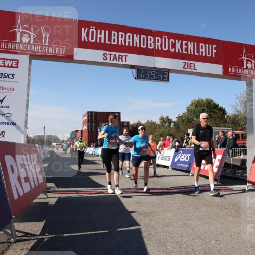 03.10.2025 - Köhlbrandbrückenlauf Lena Gebhardt http://msf.ph/oto/9075596 03.10.2025 13:39:53 Ziel 5264, 5484, 5487, 5508, 5565, 5566, 6399, 6400, 6401, 6403, 6522 meine-sportfotos.de
