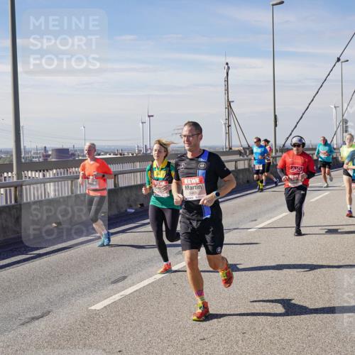 03.10.2025 - Köhlbrandbrückenlauf Michael Burmester http://msf.ph/oto/9075610 03.10.2025 12:40:55 Position 2 6465 meine-sportfotos.de