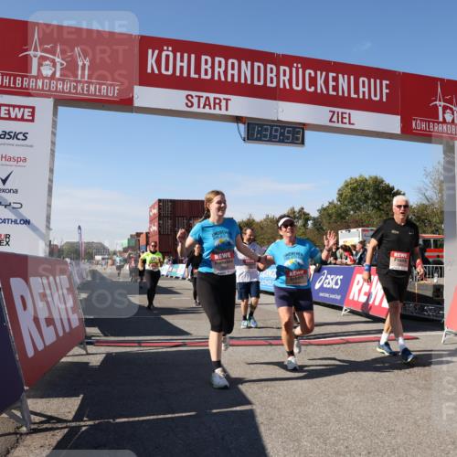 03.10.2025 - Köhlbrandbrückenlauf Lena Gebhardt http://msf.ph/oto/9075617 03.10.2025 13:39:54 Ziel 5264, 5484, 5487, 5508, 5565, 5566, 6399, 6400, 6401, 6403, 6522 meine-sportfotos.de
