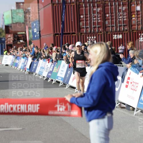 03.10.2025 - Köhlbrandbrückenlauf Jannik Wohlers http://msf.ph/oto/9075624 03.10.2025 12:46:41 Ziel 4027, 4033 meine-sportfotos.de