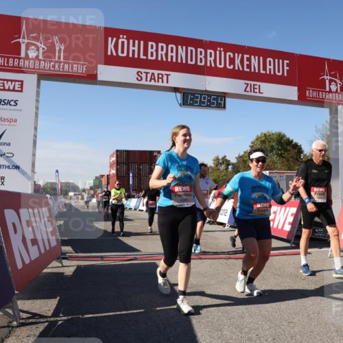 03.10.2025 - Köhlbrandbrückenlauf Lena Gebhardt http://msf.ph/oto/9075626 03.10.2025 13:39:54 Ziel 5264, 5484, 5487, 5508, 5565, 5566, 6399, 6400, 6401, 6403, 6522 meine-sportfotos.de