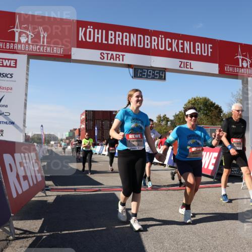 03.10.2025 - Köhlbrandbrückenlauf Lena Gebhardt http://msf.ph/oto/9075643 03.10.2025 13:39:54 Ziel 5264, 5484, 5487, 5508, 5565, 5566, 6399, 6400, 6401, 6403, 6522 meine-sportfotos.de