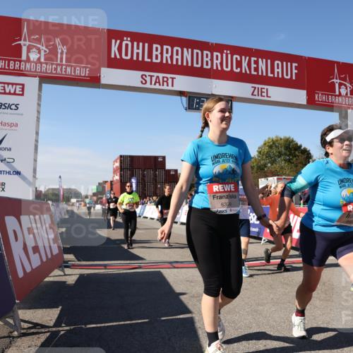 03.10.2025 - Köhlbrandbrückenlauf Lena Gebhardt http://msf.ph/oto/9075654 03.10.2025 13:39:55 Ziel 5264, 5484, 5487, 5508, 5565, 5566, 5831, 5832, 5835, 6399, 6400, 6401, 6403, 6522 meine-sportfotos.de