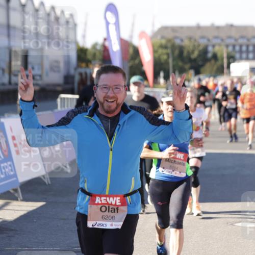 03.10.2025 - Köhlbrandbrückenlauf Jannik Wohlers http://msf.ph/oto/9075669 03.10.2025 13:16:34 Ziel 4036, 4146, 4235, 4314, 4408, 4586, 5104, 5498, 5570, 5630, 5694, 5815, 5983, 6208, 6353, 6377, 6812 meine-sportfotos.de