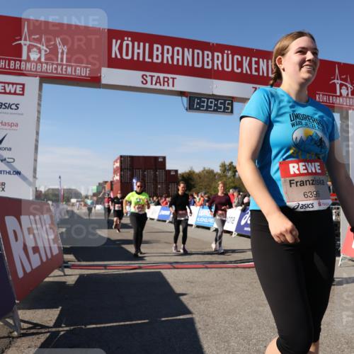 03.10.2025 - Köhlbrandbrückenlauf Lena Gebhardt http://msf.ph/oto/9075678 03.10.2025 13:39:55 Ziel 5264, 5484, 5487, 5508, 5565, 5566, 5831, 5832, 5835, 6399, 6400, 6401, 6403, 6522 meine-sportfotos.de