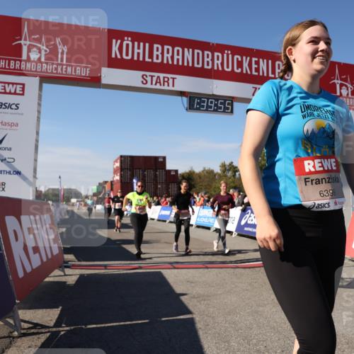 03.10.2025 - Köhlbrandbrückenlauf Lena Gebhardt http://msf.ph/oto/9075688 03.10.2025 13:39:55 Ziel 5264, 5484, 5487, 5508, 5565, 5566, 5831, 5832, 5835, 6399, 6400, 6401, 6403, 6522 meine-sportfotos.de