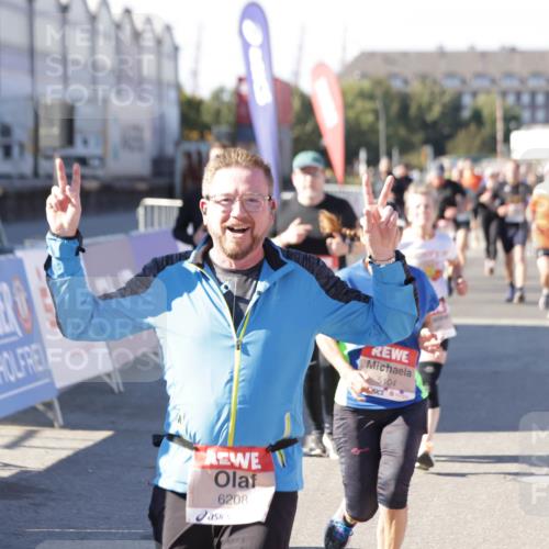 03.10.2025 - Köhlbrandbrückenlauf Jannik Wohlers http://msf.ph/oto/9075693 03.10.2025 13:16:34 Ziel 4036, 4146, 4235, 4314, 4408, 4586, 5104, 5498, 5570, 5630, 5694, 5815, 5983, 6208, 6353, 6377, 6812 meine-sportfotos.de