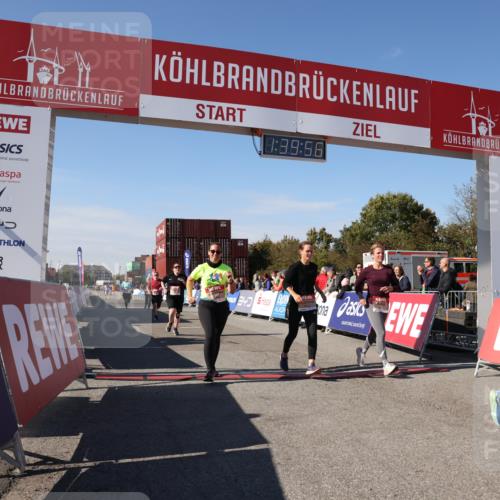 03.10.2025 - Köhlbrandbrückenlauf Lena Gebhardt http://msf.ph/oto/9075696 03.10.2025 13:39:56 Ziel 5264, 5484, 5487, 5565, 5566, 5831, 5832, 5835, 6399, 6400, 6401, 6403, 6522 meine-sportfotos.de