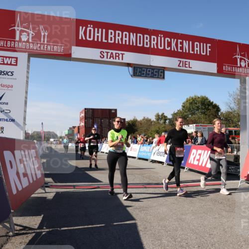 03.10.2025 - Köhlbrandbrückenlauf Lena Gebhardt http://msf.ph/oto/9075710 03.10.2025 13:39:56 Ziel 5264, 5484, 5487, 5565, 5566, 5831, 5832, 5835, 6399, 6400, 6401, 6403, 6522 meine-sportfotos.de