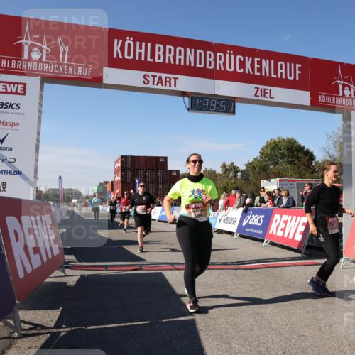 03.10.2025 - Köhlbrandbrückenlauf Lena Gebhardt http://msf.ph/oto/9075736 03.10.2025 13:39:57 Ziel 5264, 5484, 5487, 5565, 5566, 5831, 5832, 5835, 6399, 6400, 6401, 6403, 6522 meine-sportfotos.de