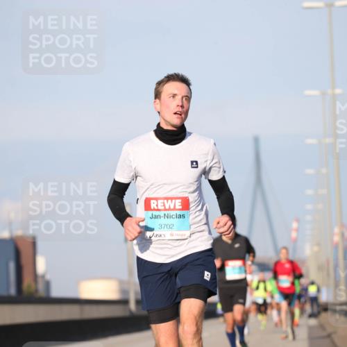03.10.2025 - Köhlbrandbrückenlauf Jannik Wohlers http://msf.ph/oto/9075751 03.10.2025 09:42:21 Position 3 3702 meine-sportfotos.de