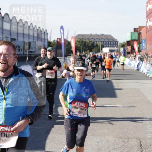 03.10.2025 - Köhlbrandbrückenlauf Jannik Wohlers http://msf.ph/oto/9075752 03.10.2025 13:16:36 Ziel 4036, 4146, 4235, 4314, 4408, 4586, 4813, 5104, 5570, 5630, 5694, 5815, 5983, 6208, 6353, 6377, 6812 meine-sportfotos.de