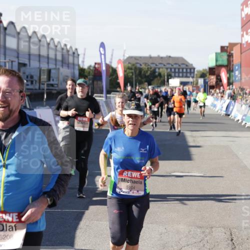 03.10.2025 - Köhlbrandbrückenlauf Jannik Wohlers http://msf.ph/oto/9075758 03.10.2025 13:16:36 Ziel 4036, 4146, 4235, 4314, 4408, 4586, 4813, 5104, 5570, 5630, 5694, 5815, 5983, 6208, 6353, 6377, 6812 meine-sportfotos.de