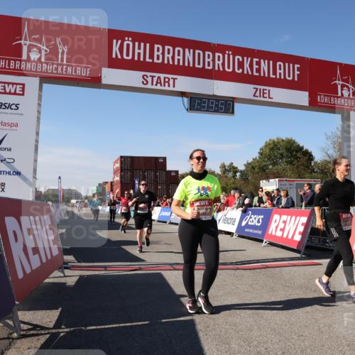 03.10.2025 - Köhlbrandbrückenlauf Lena Gebhardt http://msf.ph/oto/9075760 03.10.2025 13:39:57 Ziel 5264, 5484, 5487, 5565, 5566, 5831, 5832, 5835, 6399, 6400, 6401, 6403, 6522 meine-sportfotos.de