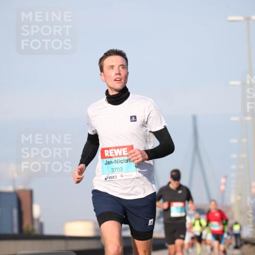 03.10.2025 - Köhlbrandbrückenlauf Jannik Wohlers http://msf.ph/oto/9075767 03.10.2025 09:42:22 Position 3 10, 3702 meine-sportfotos.de