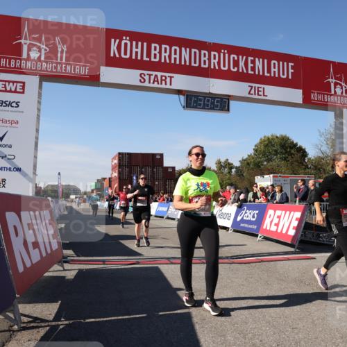 03.10.2025 - Köhlbrandbrückenlauf Lena Gebhardt http://msf.ph/oto/9075770 03.10.2025 13:39:57 Ziel 5264, 5484, 5487, 5565, 5566, 5831, 5832, 5835, 6399, 6400, 6401, 6403, 6522 meine-sportfotos.de
