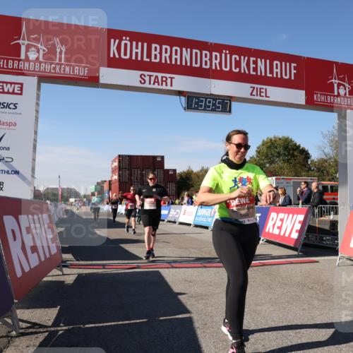 03.10.2025 - Köhlbrandbrückenlauf Lena Gebhardt http://msf.ph/oto/9075783 03.10.2025 13:39:58 Ziel 5264, 5484, 5487, 5565, 5566, 5831, 5832, 5835, 6399, 6400, 6401, 6403, 6522 meine-sportfotos.de