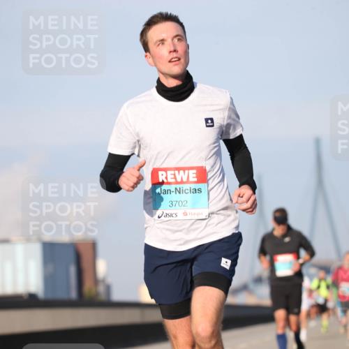 03.10.2025 - Köhlbrandbrückenlauf Jannik Wohlers http://msf.ph/oto/9075791 03.10.2025 09:42:22 Position 3 3702 meine-sportfotos.de