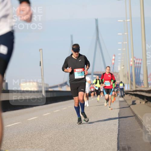 03.10.2025 - Köhlbrandbrückenlauf Jannik Wohlers http://msf.ph/oto/9075798 03.10.2025 09:42:23 Position 3 3288 meine-sportfotos.de