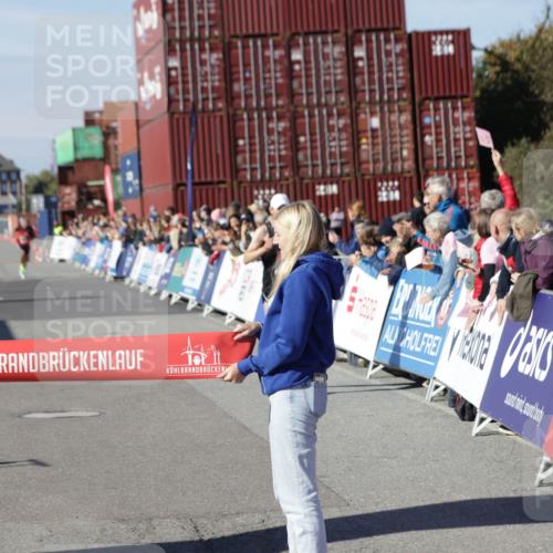 03.10.2025 - Köhlbrandbrückenlauf Jannik Wohlers http://msf.ph/oto/9075805 03.10.2025 12:46:42 Ziel 4027, 4033 meine-sportfotos.de