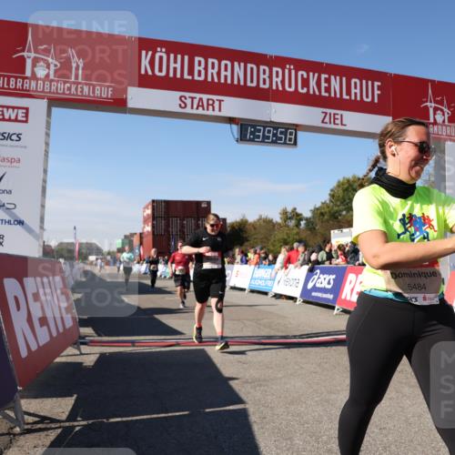 03.10.2025 - Köhlbrandbrückenlauf Lena Gebhardt http://msf.ph/oto/9075806 03.10.2025 13:39:58 Ziel 5264, 5484, 5487, 5565, 5566, 5831, 5832, 5835, 6399, 6400, 6401, 6403, 6522 meine-sportfotos.de