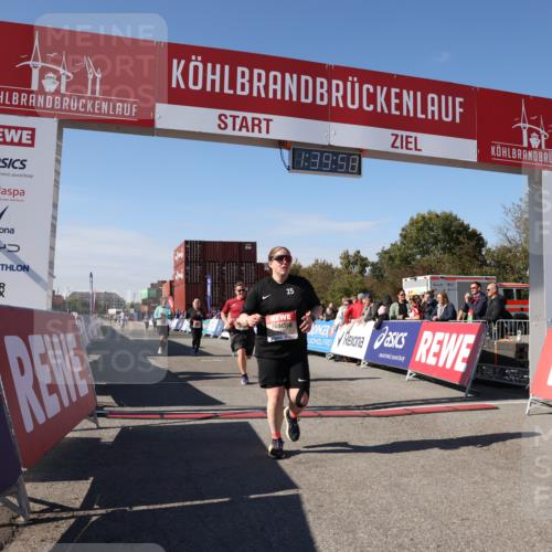 03.10.2025 - Köhlbrandbrückenlauf Lena Gebhardt http://msf.ph/oto/9075827 03.10.2025 13:39:59 Ziel 5264, 5484, 5487, 5565, 5566, 5831, 5832, 5835, 6399, 6400, 6401, 6403, 6522 meine-sportfotos.de