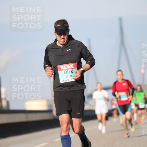 03.10.2025 - Köhlbrandbrückenlauf Jannik Wohlers http://msf.ph/oto/9075842 03.10.2025 09:42:25 Position 3 3288 meine-sportfotos.de
