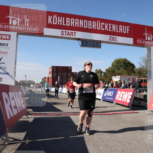 03.10.2025 - Köhlbrandbrückenlauf Lena Gebhardt http://msf.ph/oto/9075853 03.10.2025 13:39:59 Ziel 5264, 5484, 5487, 5565, 5566, 5831, 5832, 5835, 6399, 6400, 6401, 6403, 6522 meine-sportfotos.de