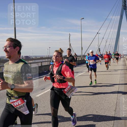 03.10.2025 - Köhlbrandbrückenlauf Michael Burmester http://msf.ph/oto/9075867 03.10.2025 12:41:03 Position 2 5639 meine-sportfotos.de