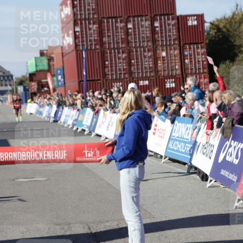03.10.2025 - Köhlbrandbrückenlauf Jannik Wohlers http://msf.ph/oto/9075877 03.10.2025 12:46:42 Ziel 4027, 4033 meine-sportfotos.de