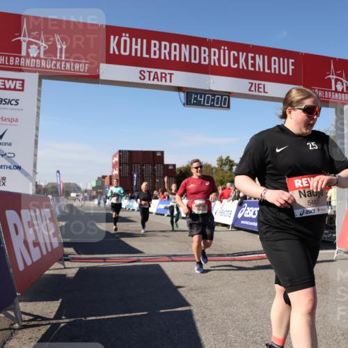 03.10.2025 - Köhlbrandbrückenlauf Lena Gebhardt http://msf.ph/oto/9075896 03.10.2025 13:40:00 Ziel 5264, 5484, 5487, 5565, 5566, 5831, 5832, 5835, 6399, 6400, 6401, 6403, 6522 meine-sportfotos.de