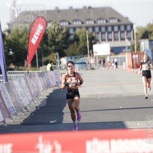03.10.2025 - Köhlbrandbrückenlauf Jannik Wohlers http://msf.ph/oto/9075897 03.10.2025 12:46:45 Ziel 4027, 4033, 6740 meine-sportfotos.de