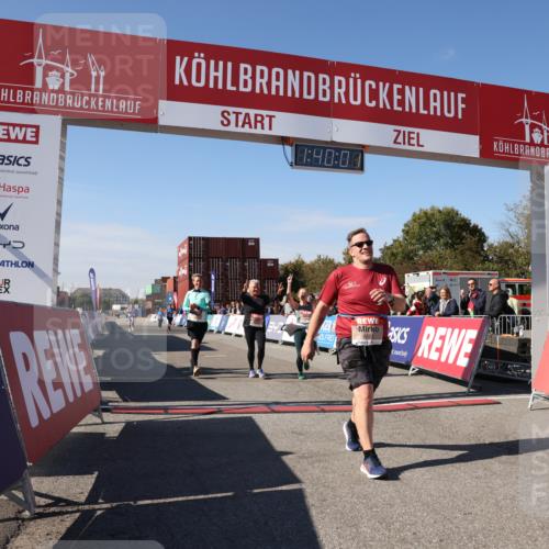03.10.2025 - Köhlbrandbrückenlauf Lena Gebhardt http://msf.ph/oto/9075906 03.10.2025 13:40:01 Ziel 5264, 5484, 5487, 5565, 5566, 5831, 5832, 5835, 6399, 6400, 6401, 6403, 6522 meine-sportfotos.de