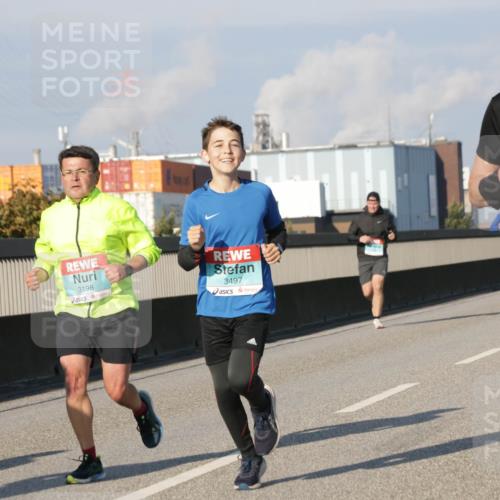 03.10.2025 - Köhlbrandbrückenlauf Jannik Wohlers http://msf.ph/oto/9075911 03.10.2025 09:51:41 Position 3 3198, 3497, 1412 meine-sportfotos.de