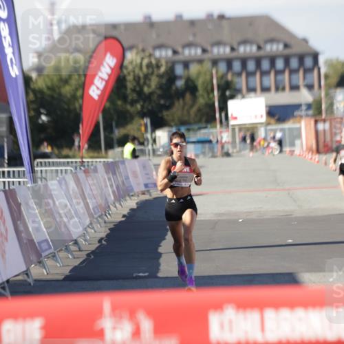 03.10.2025 - Köhlbrandbrückenlauf Jannik Wohlers http://msf.ph/oto/9075915 03.10.2025 12:46:45 Ziel 4027, 4033, 6740 meine-sportfotos.de