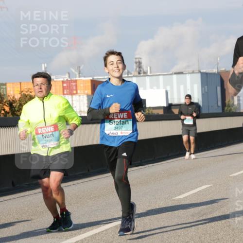 03.10.2025 - Köhlbrandbrückenlauf Jannik Wohlers http://msf.ph/oto/9075921 03.10.2025 09:51:41 Position 3 3198, 3497, 1412 meine-sportfotos.de