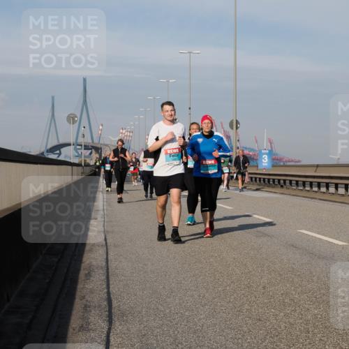 03.10.2025 - Köhlbrandbrückenlauf Fabian Wolf http://msf.ph/oto/9075923 03.10.2025 10:15:10 Position 3 1981, 3 meine-sportfotos.de