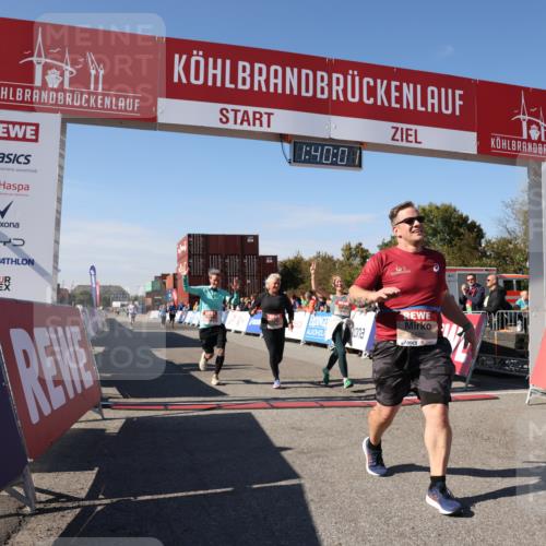 03.10.2025 - Köhlbrandbrückenlauf Lena Gebhardt http://msf.ph/oto/9075927 03.10.2025 13:40:02 Ziel 5484, 5487, 5565, 5566, 5831, 5832, 5835, 5990, 6399, 6400, 6401, 6403, 6522 meine-sportfotos.de