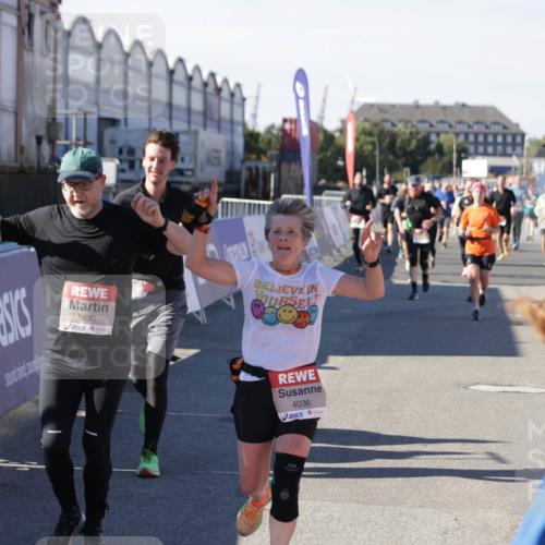 03.10.2025 - Köhlbrandbrückenlauf Jannik Wohlers http://msf.ph/oto/9075935 03.10.2025 13:16:37 Ziel 4036, 4146, 4235, 4314, 4330, 4408, 4431, 4586, 4813, 5104, 5570, 5630, 5694, 5815, 6208, 6353, 6377, 6812 meine-sportfotos.de