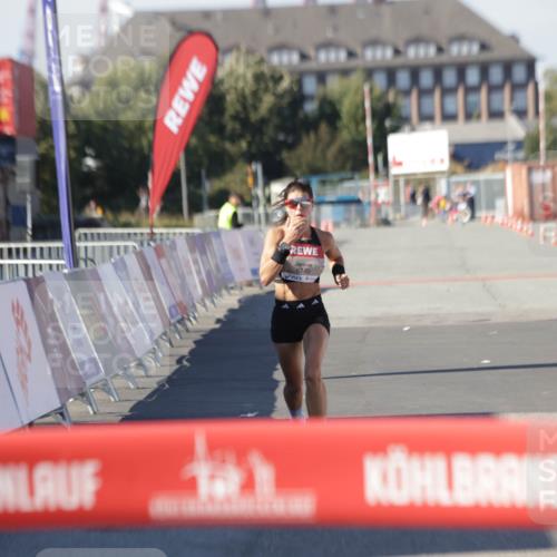 03.10.2025 - Köhlbrandbrückenlauf Jannik Wohlers http://msf.ph/oto/9075940 03.10.2025 12:46:46 Ziel 4027, 4033, 6740 meine-sportfotos.de