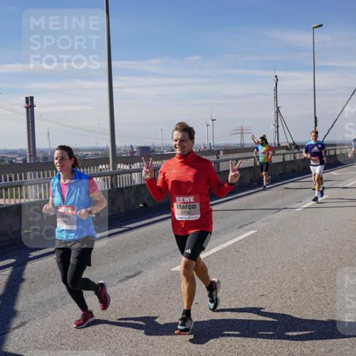 03.10.2025 - Köhlbrandbrückenlauf Michael Burmester http://msf.ph/oto/9075957 03.10.2025 12:41:07 Position 2 6706 meine-sportfotos.de