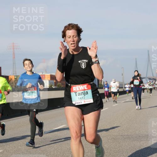 03.10.2025 - Köhlbrandbrückenlauf Jannik Wohlers http://msf.ph/oto/9075967 03.10.2025 09:51:42 Position 3 3198, 3497, 1412 meine-sportfotos.de