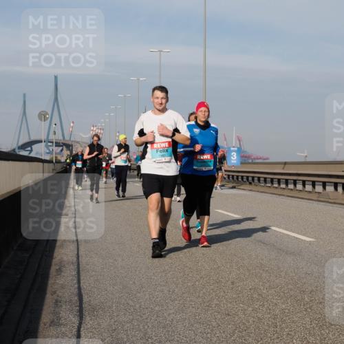 03.10.2025 - Köhlbrandbrückenlauf Fabian Wolf http://msf.ph/oto/9075981 03.10.2025 10:15:12 Position 3 1981, 3 meine-sportfotos.de