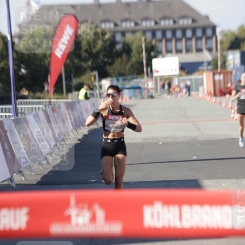 03.10.2025 - Köhlbrandbrückenlauf Jannik Wohlers http://msf.ph/oto/9075983 03.10.2025 12:46:46 Ziel 4027, 4033, 6740 meine-sportfotos.de