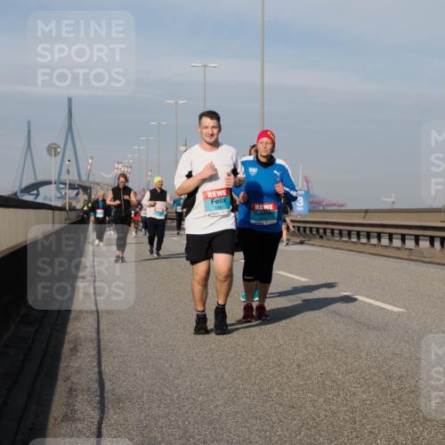 03.10.2025 - Köhlbrandbrückenlauf Fabian Wolf http://msf.ph/oto/9075991 03.10.2025 10:15:12 Position 3 1981, 3080 meine-sportfotos.de