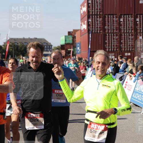 03.10.2025 - Köhlbrandbrückenlauf Jannik Wohlers http://msf.ph/oto/9075994 03.10.2025 13:16:49 Ziel 4168, 4330, 4356, 4431, 4551, 4605, 4813, 5028, 5053, 5099, 5166, 5302, 5385, 5386, 5453, 5467, 6286, 6299, 6340, 6343, 6620, 6658, 6697, 6746, 6785 meine-sportfotos.de